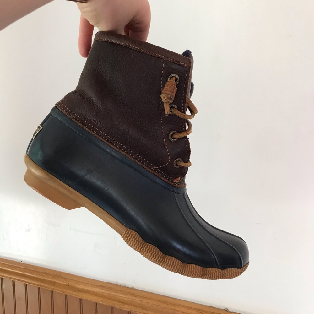 Sperry duck boots brown leather rubber navy ankle 6 granola girl cabin core